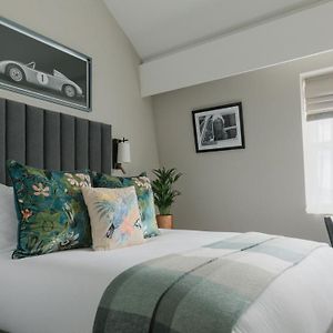 Quinns Hotel